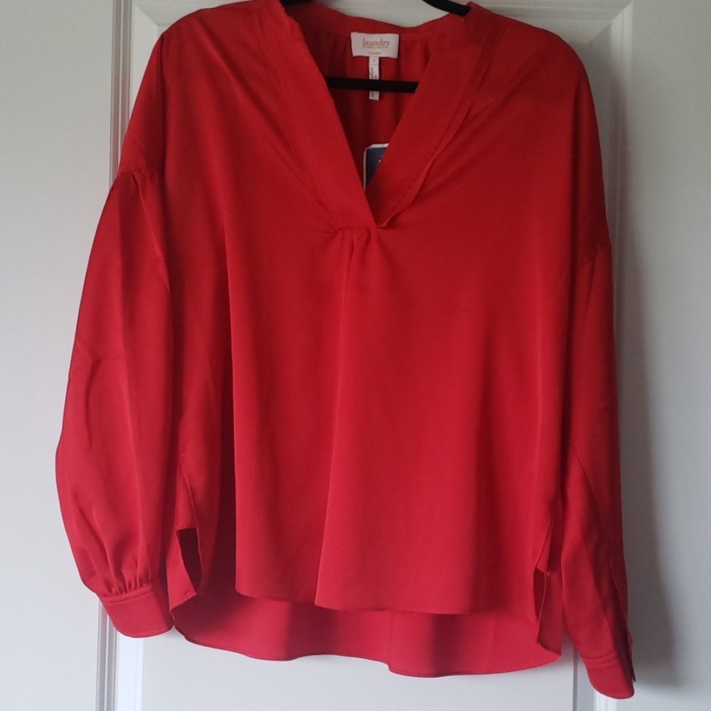 Brand new LAUNDRY top.